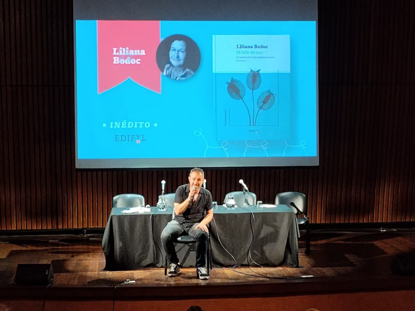 imagen Galileo, el hijo de Liliana Bodoc, en la presentación de 