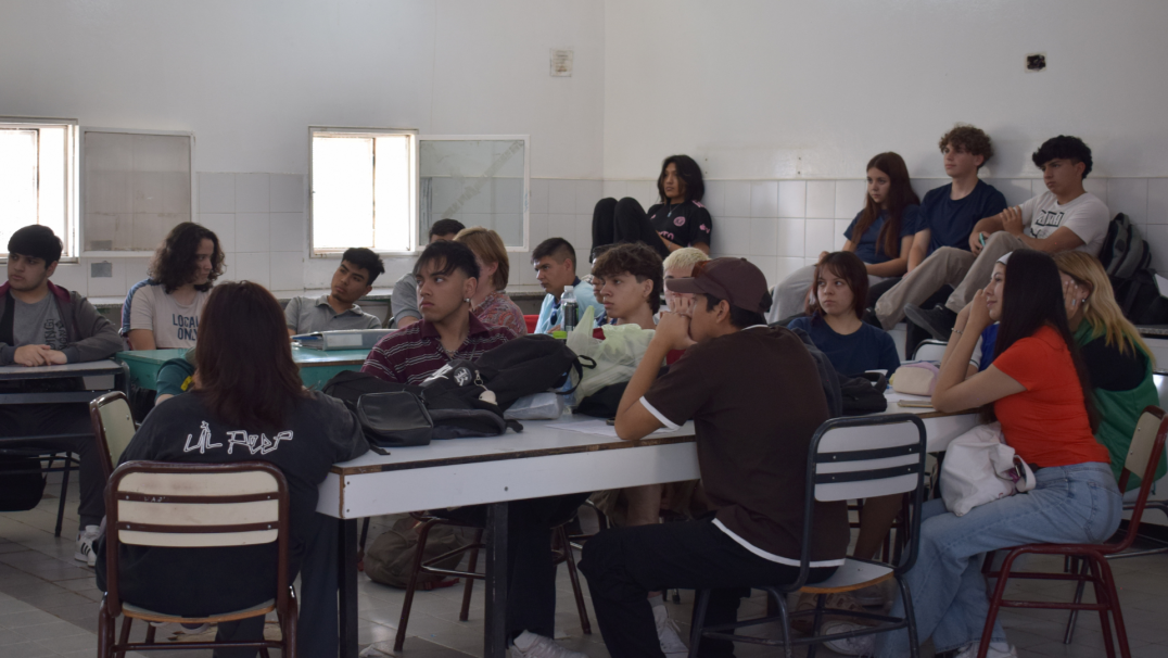 imagen FFyL en territorio: Estudiantes de intercambio realizaron una actividad intercultural en una escuela secundaria de Lavalle