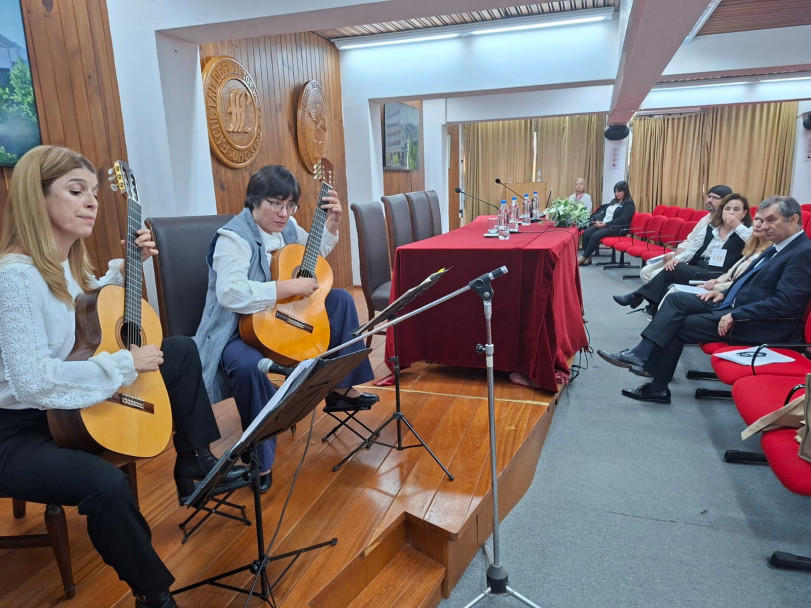 imagen Comenzaron las IV Jornadas Nacionales y III Jornadas Internacionales de Estudios Lingüísticos 2026