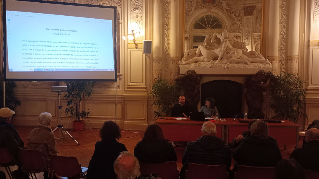 imagen Editora de EDIFYL brinda conferencia sobre Julio Cortázar en Francia