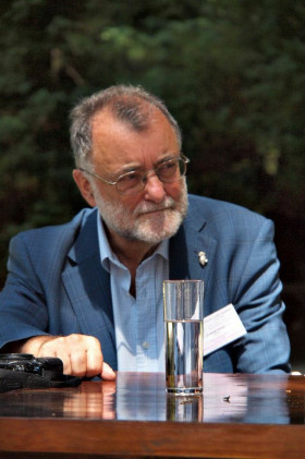 Dr. Antonio Carreira