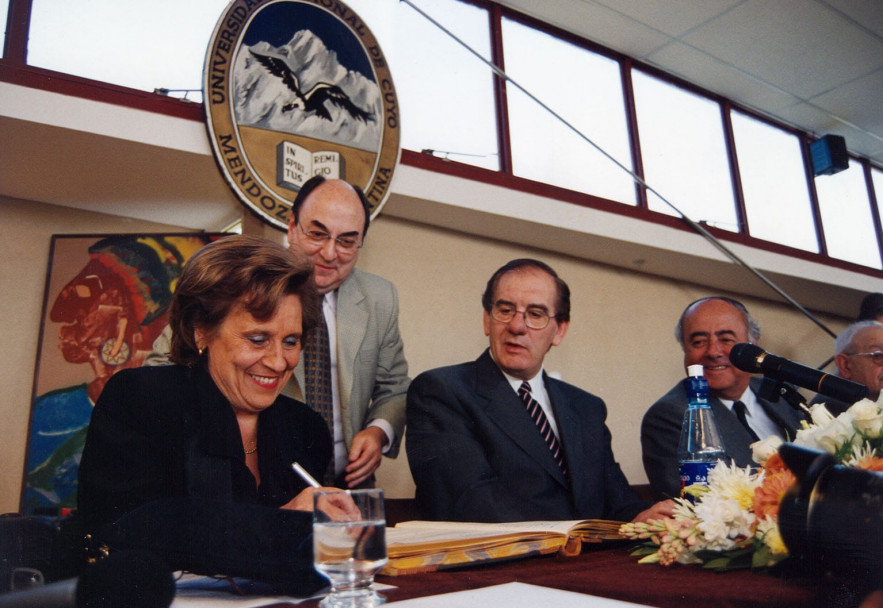 imagen Murió María Victoria Gómez de Erice, primera mujer rectora de la UNCUYO