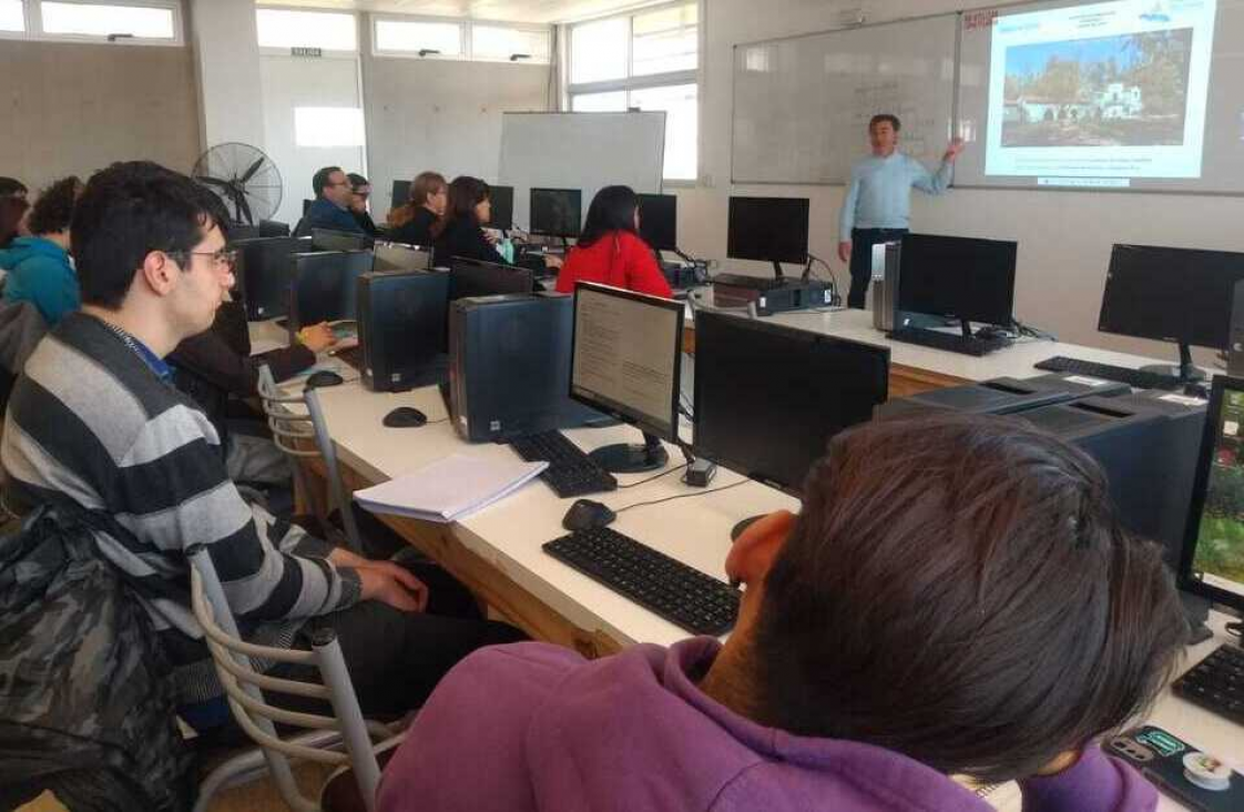 imagen Profesionales visitaron el Taller de Gestión de Archivos Documentales en el 2024