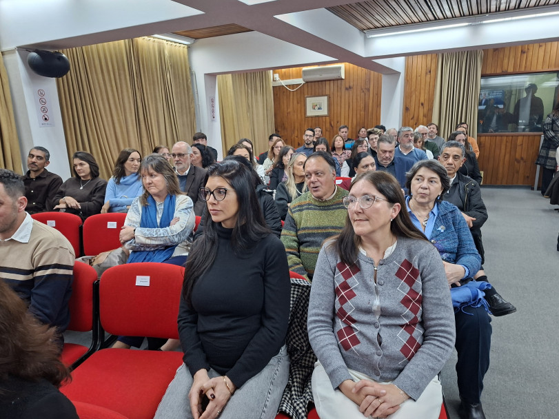 imagen Se realizó el Acto de Asunción y Juramento de las autoridades reelectas de la FFyL 