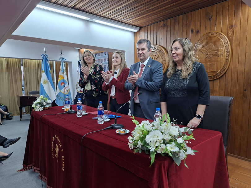 imagen Se realizó el Acto de Asunción y Juramento de las autoridades reelectas de la FFyL 