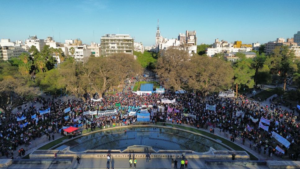 imagen Masiva marcha en defensa de la universidad pública