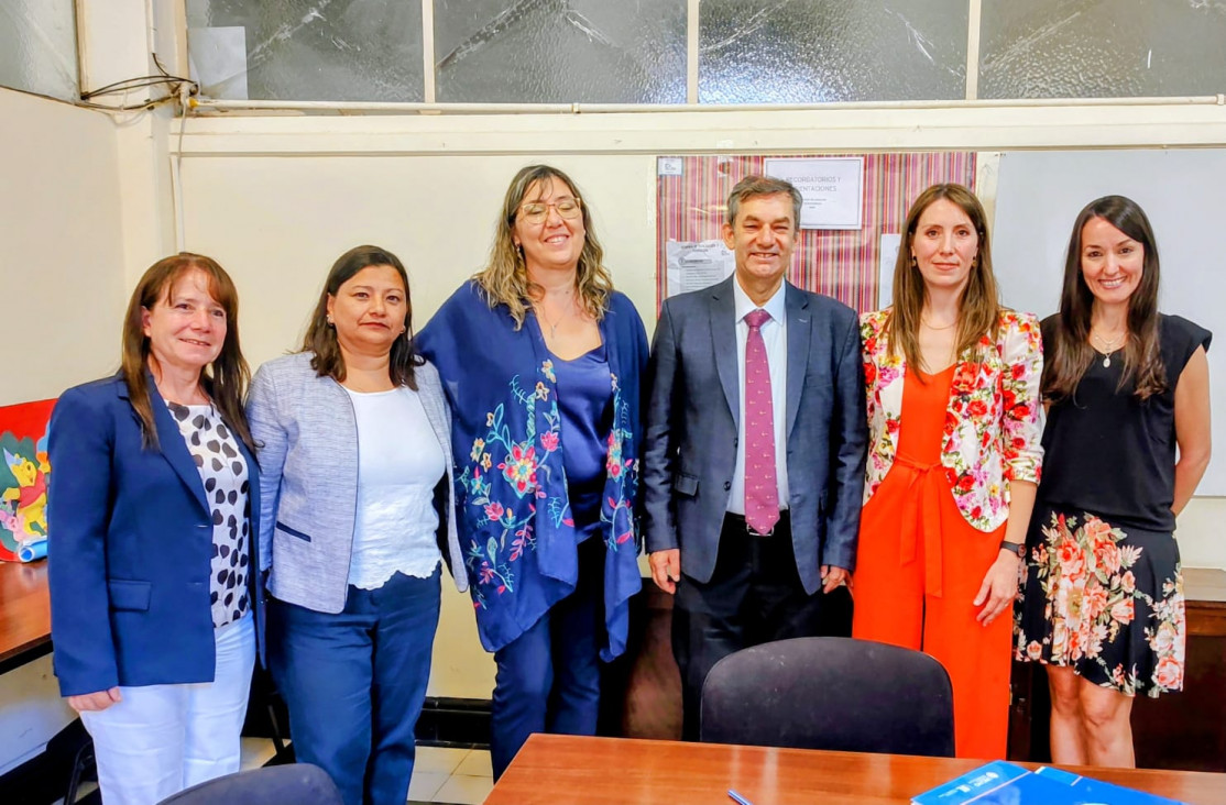 imagen Egresados/as de la Escuela Carmen Vera Arenas accederán sin examen al CLE