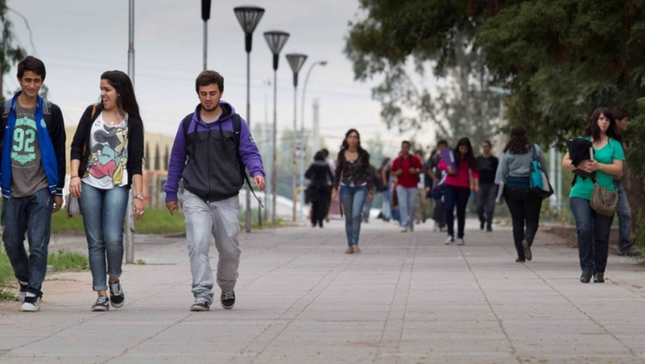 imagen Se ofrece beca de capacitación pre-profesional para programa de comunicación y divulgación de la UNCUYO