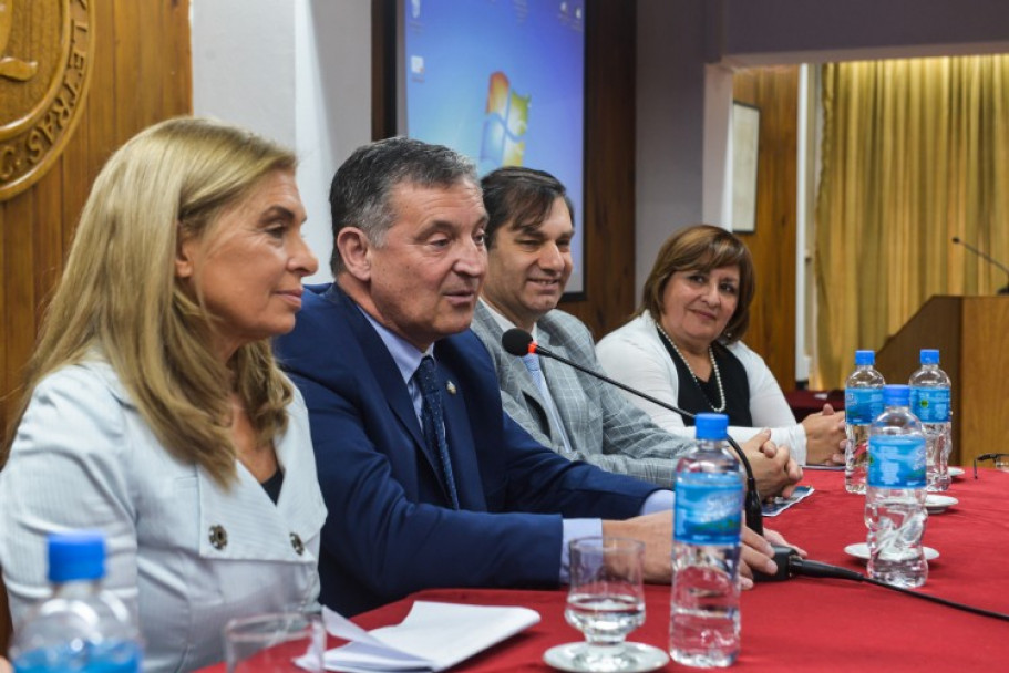 imagen De izquierda a derecha: Laura Montero, Daniel Pizzi, Víctor Gustavo Zonana y María Elina Gudiño en la apertura del encuentro.
