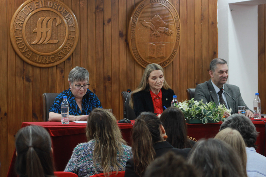 imagen La voz y la memoria: María Teresa Andruetto fue distinguida con el Doctorado Honoris Causa de la UNCUYO