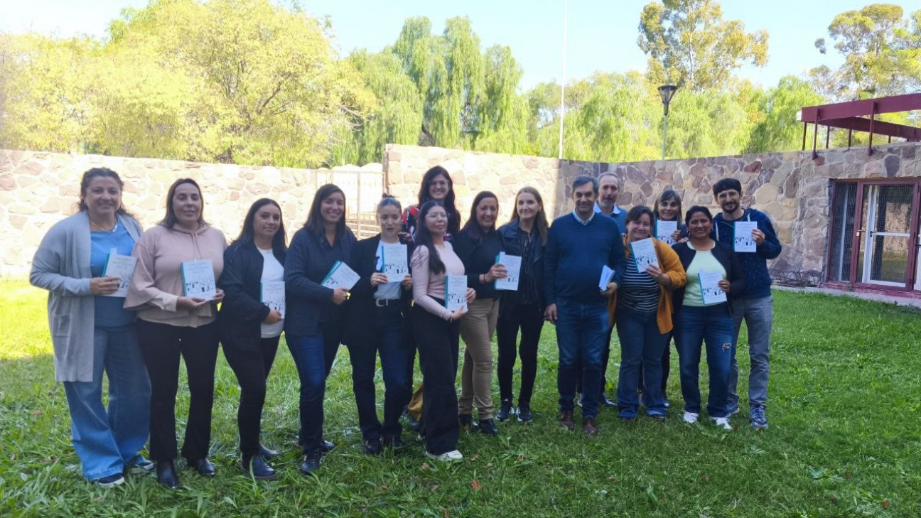 imagen La FFyL presentó una obra colectiva sobre Prácticas Socioeducativas y trabajo territorial