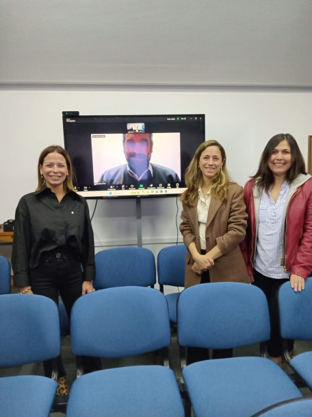 imagen Defensa de la tesis de la Arq. María Carolina PÉREZ