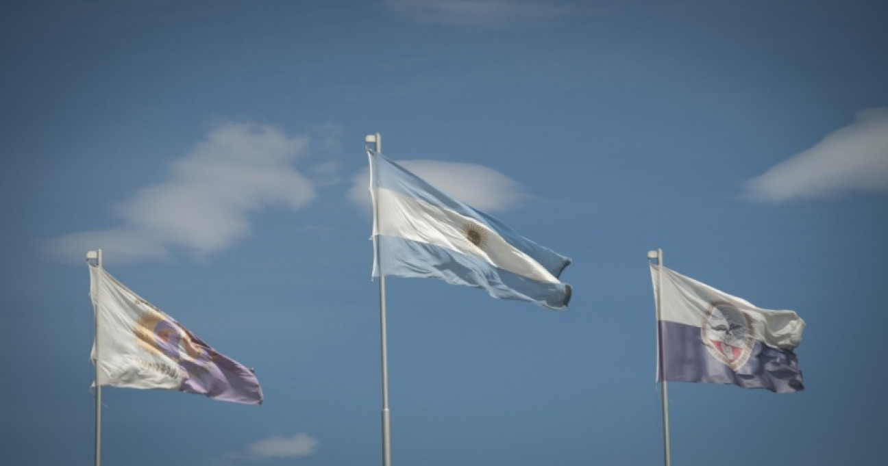 imagen Invitación a izamiento de la Bandera Nacional: 24 de mayo, a las 8.15 en la explanada