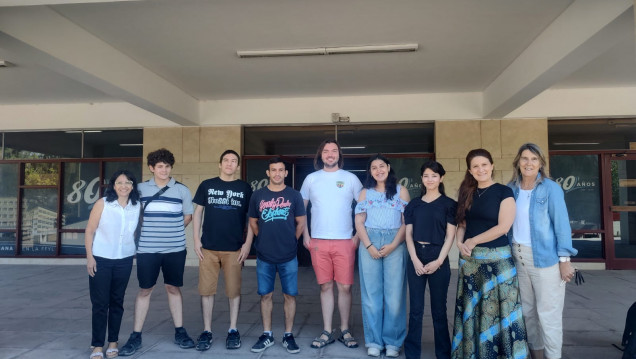 imagen Estudiantes de  la FFyL participaron de una experiencia única en el Archivo Arizu