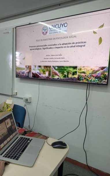 imagen Defensa de tesis de la Prof. María Julia SABEZ