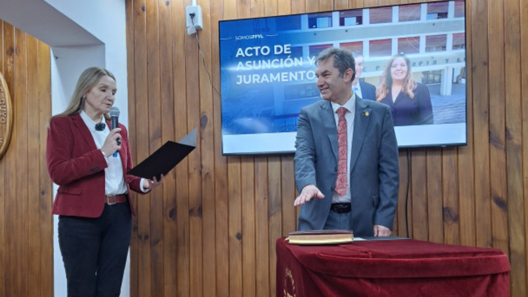 imagen Se realizó el Acto de Asunción y Juramento de las autoridades reelectas de la FFyL 