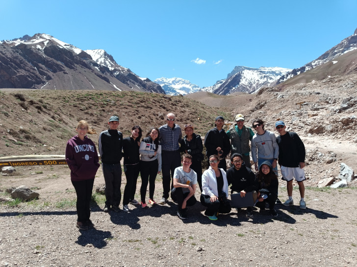 imagen Alumnos de geomorfología de la FFyL viajaron hacia Alta Montaña