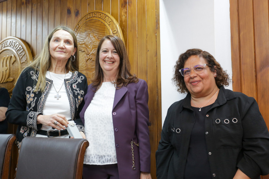 imagen Adriana García fue distinguida como Profesora Consulta en un día histórico para la Universidad Pública
