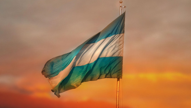 imagen Invitación a izamiento de la Bandera Nacional y celebración por el 25 de mayo