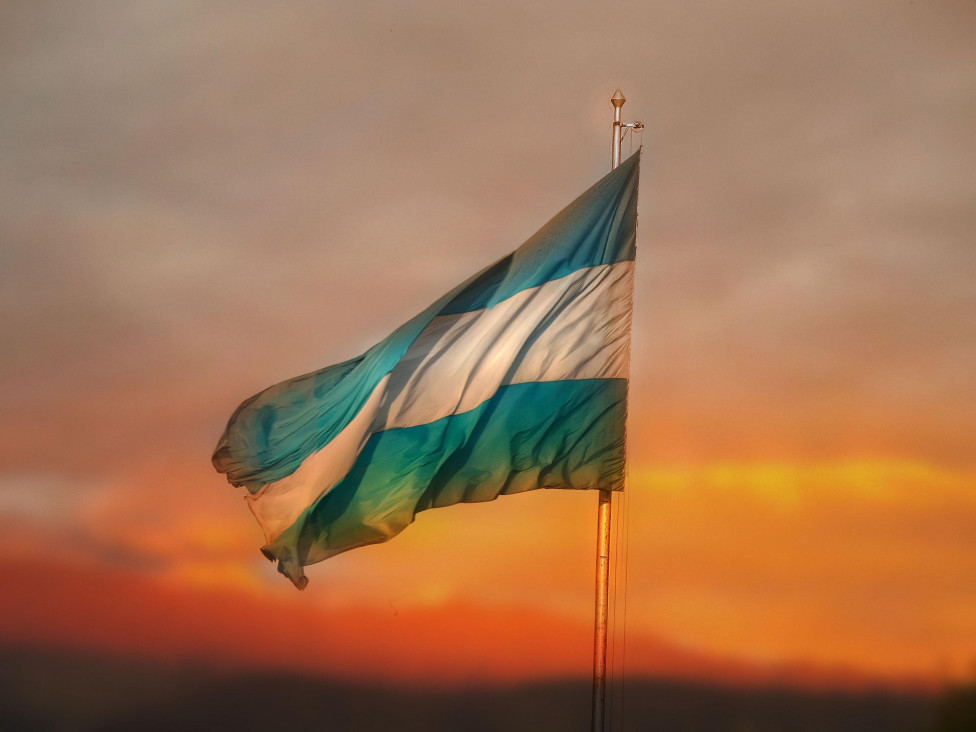 imagen Invitación a izamiento de la Bandera Nacional y celebración por el 25 de mayo