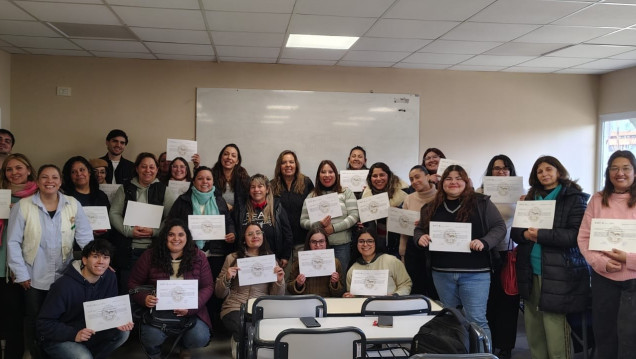 imagen El conocimiento vuelve a la comunidad: "Filo en Territorio" entregó certificados en la Zona Este