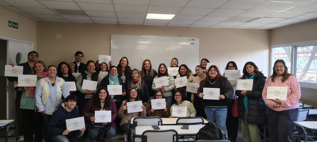 imagen El conocimiento vuelve a la comunidad: "Filo en Territorio" entregó certificados en la Zona Este