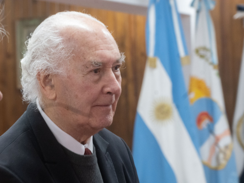 imagen La UNCUYO otorgó el Doctorado Honoris Causa al Dr. Hugo Francisco Bauzá en una emotiva ceremonia en la FFyL