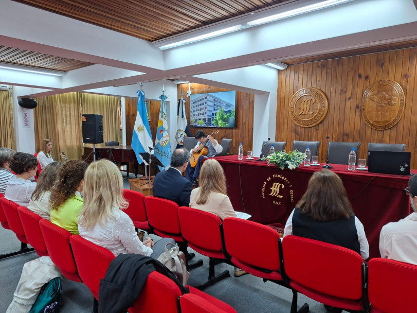 imagen Comenzaron las IV Jornadas Nacionales y III Jornadas Internacionales de Estudios Lingüísticos 2026