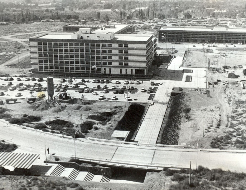 imagen Construcción de FFyL (1972)