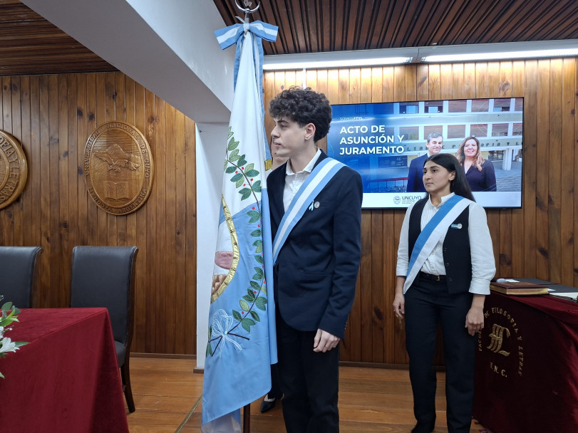 imagen Se realizó el Acto de Asunción y Juramento de las autoridades reelectas de la FFyL 
