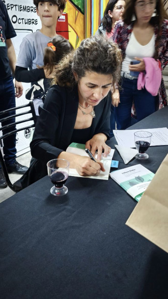 imagen La FFyL presentó El Hilo de Oro y relanzó su editorial en la Feria del Libro 2025