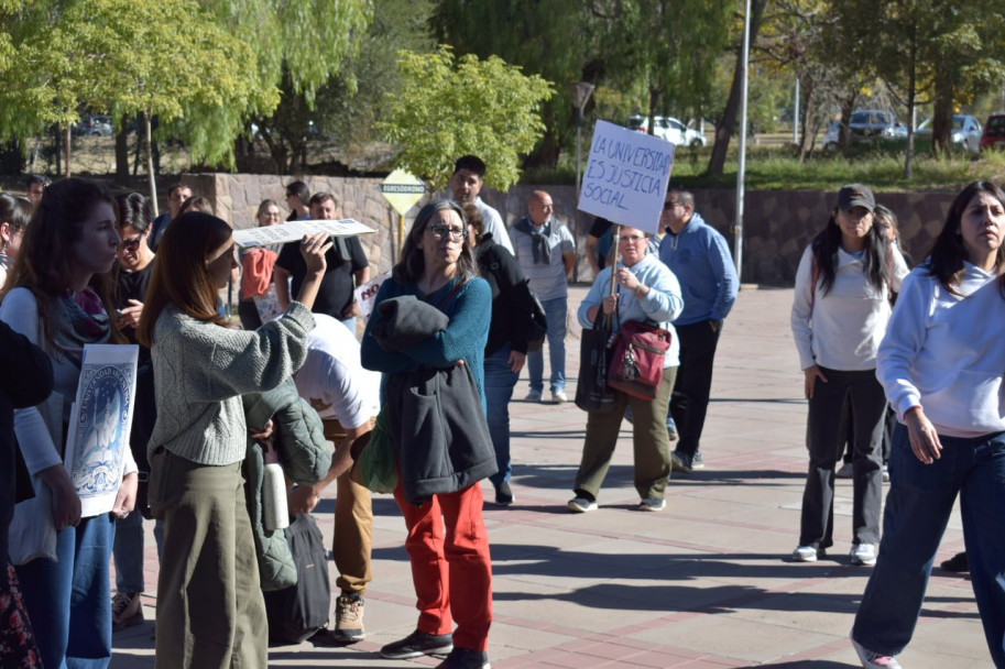 imagen Mendoza marchó por el cumplimiento de la Ley de Financiamiento Universitario