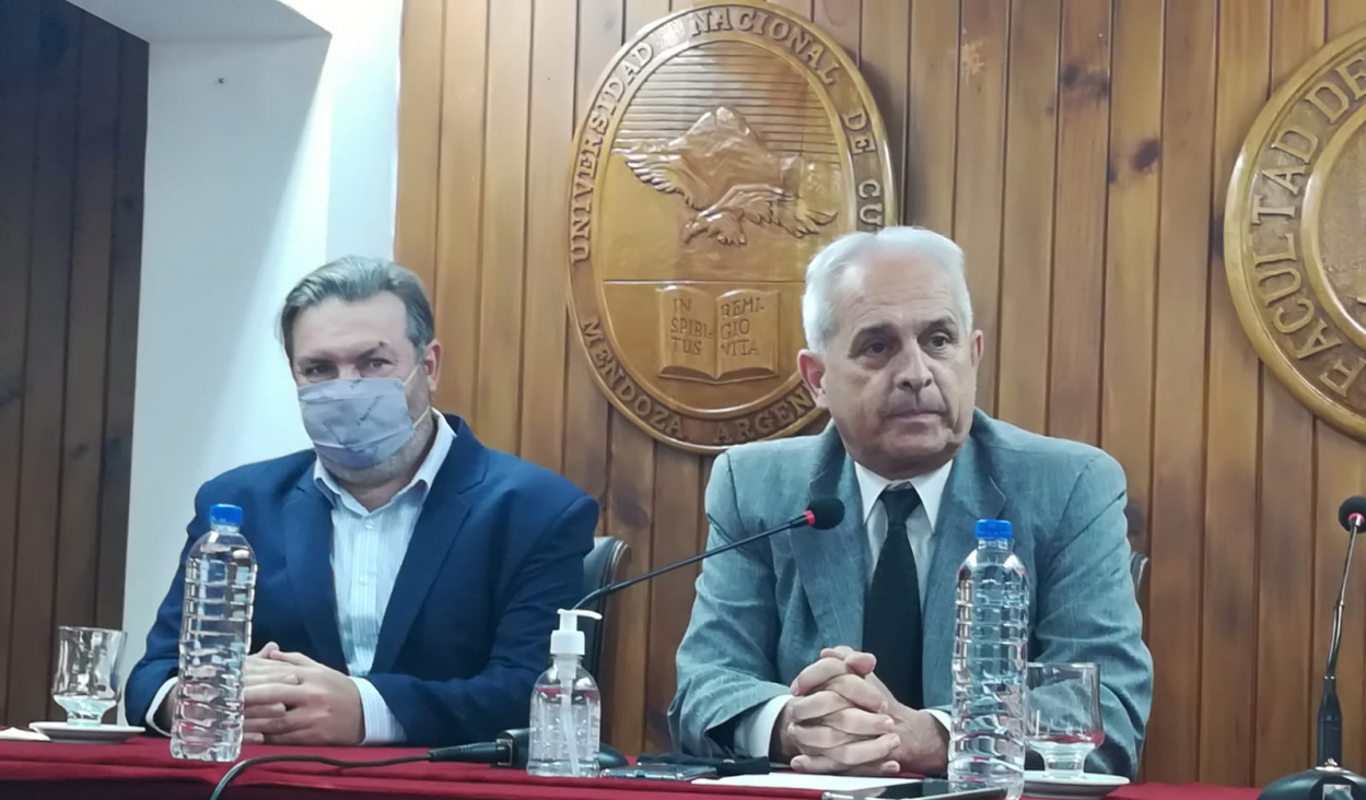 imagen El Dr. Adolfo Omar Cueto anunció la aprobación, por parte de CONEAU, del Doctorado en Arqueología 