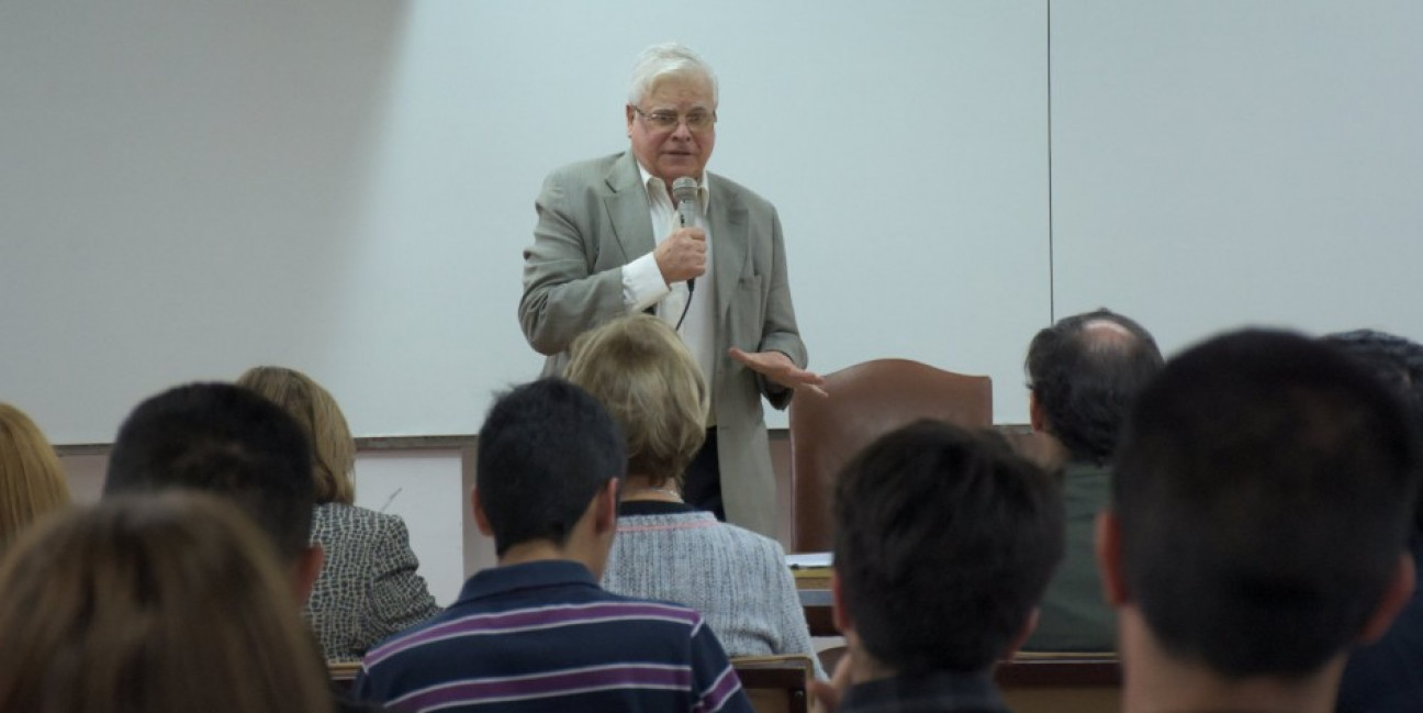 imagen Luis Alberto Romero analizó la democracia en Argentina en la Facultad