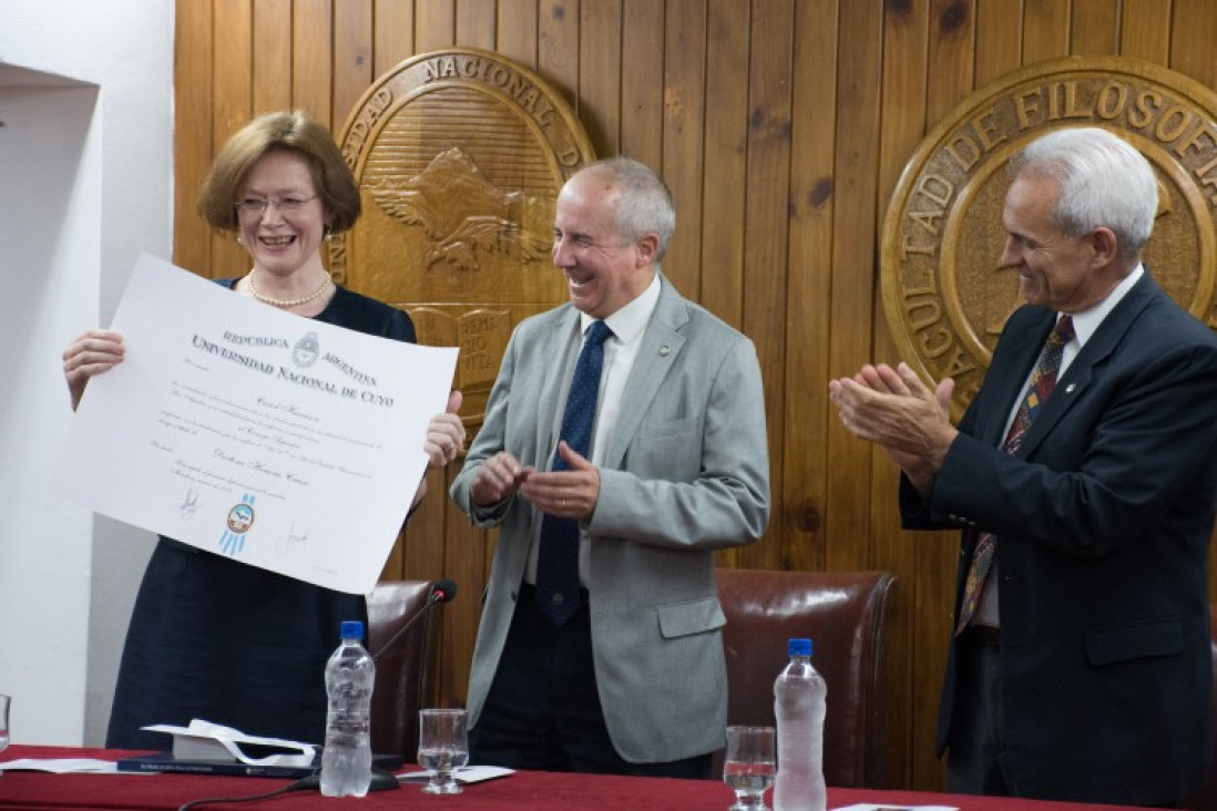 imagen Académica de Oxford recibió Doctor Honoris Causa