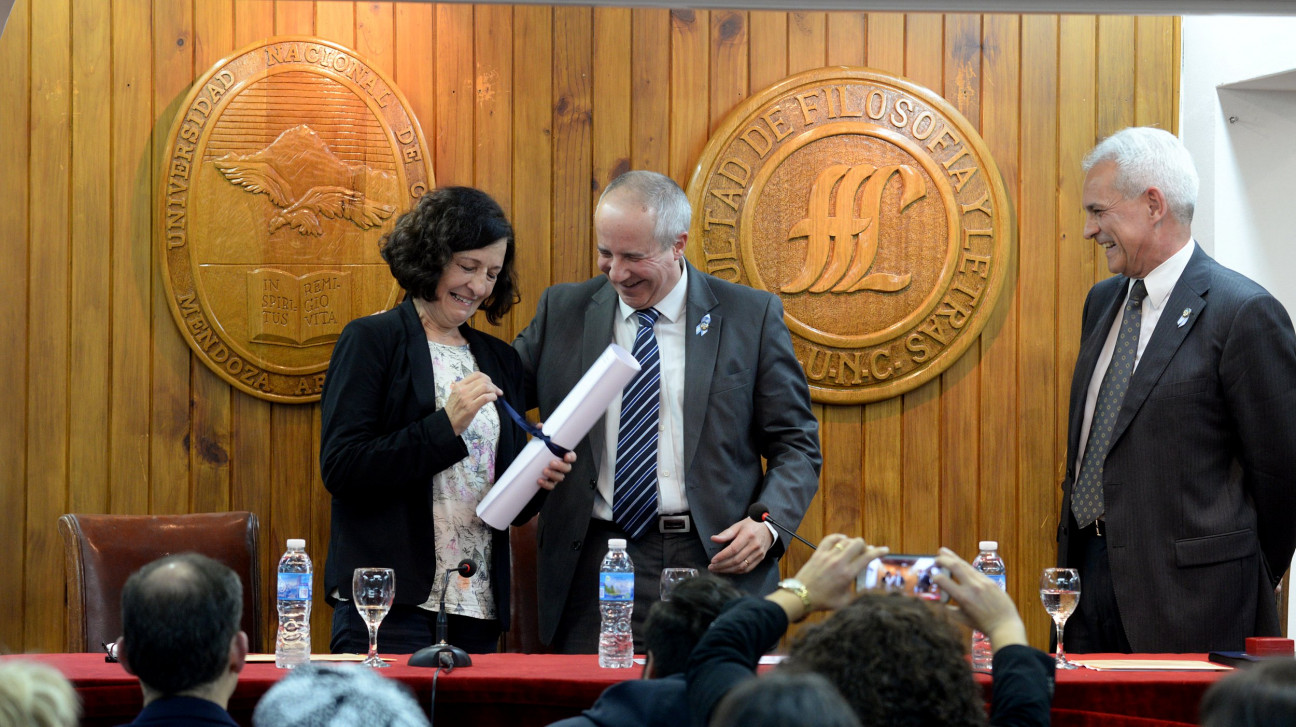 imagen "Tenemos muchos y grandes escritores porque tenemos educación pública"