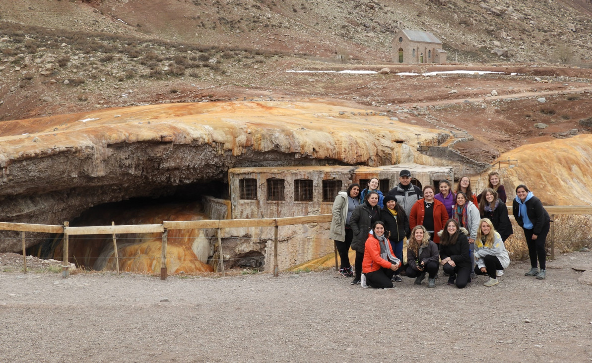 imagen Estudiantes de movilidad de la FFyL recorrieron lugares emblemáticos de Mendoza 