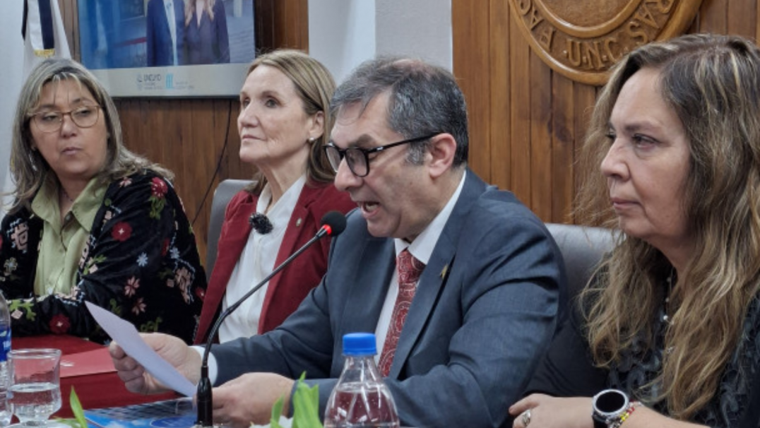 imagen Se realizó el Acto de Asunción y Juramento de las autoridades reelectas de la FFyL 