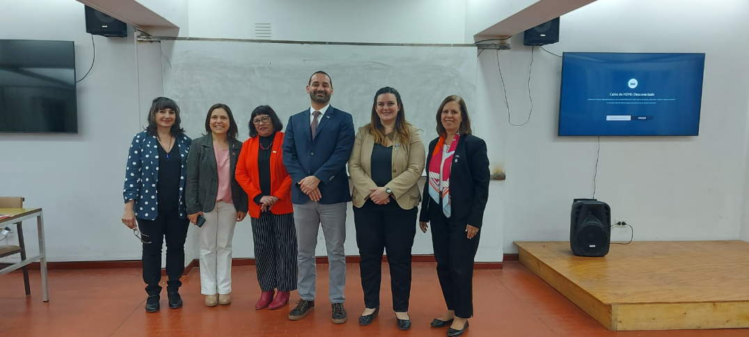 imagen Una delegación de la Embajada de Estados Unidos en Argentina visitó la FFyL