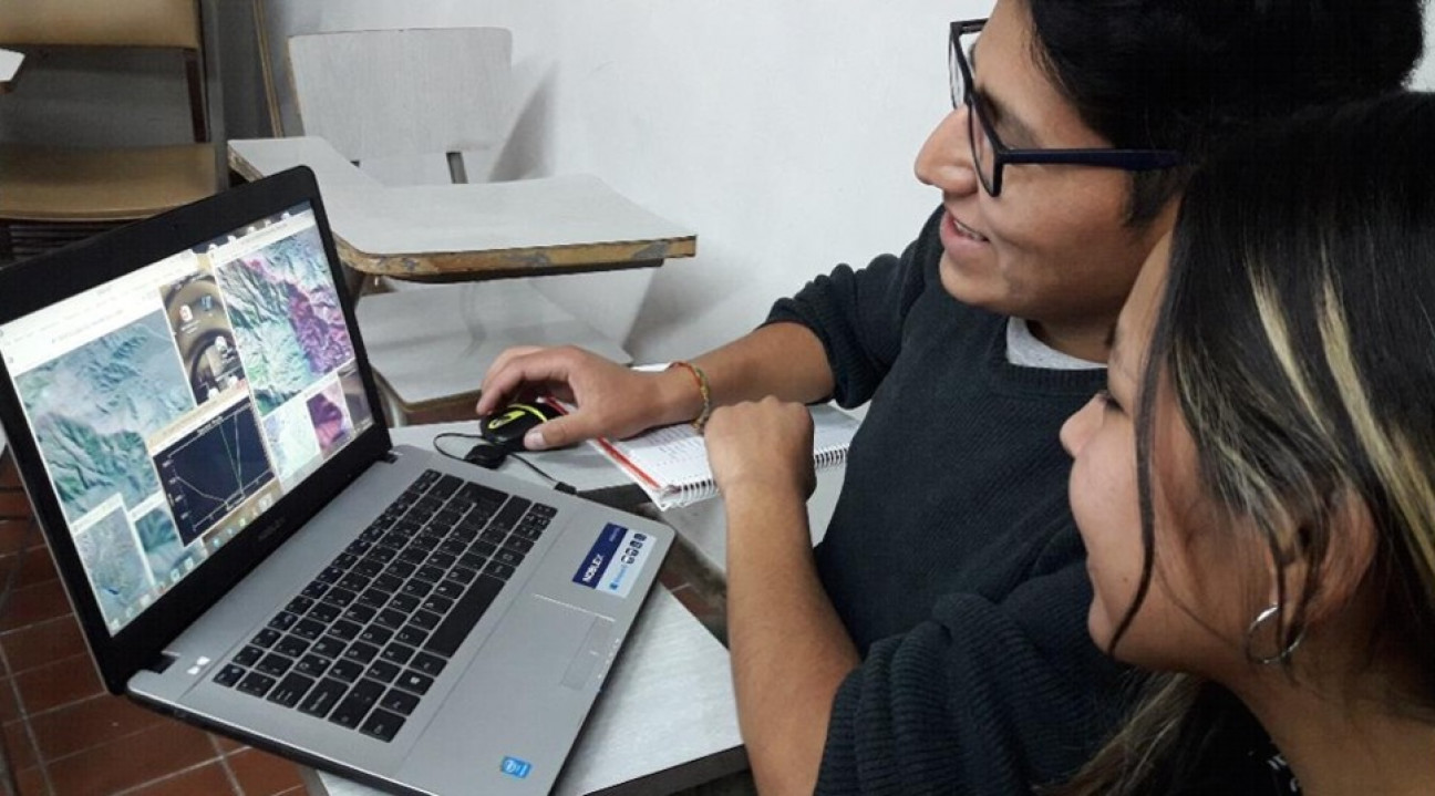 imagen Estudiantes de la Tecnicatura en Geotecnologías analizan el incendio del Cerro Arco con imágenes satelitales