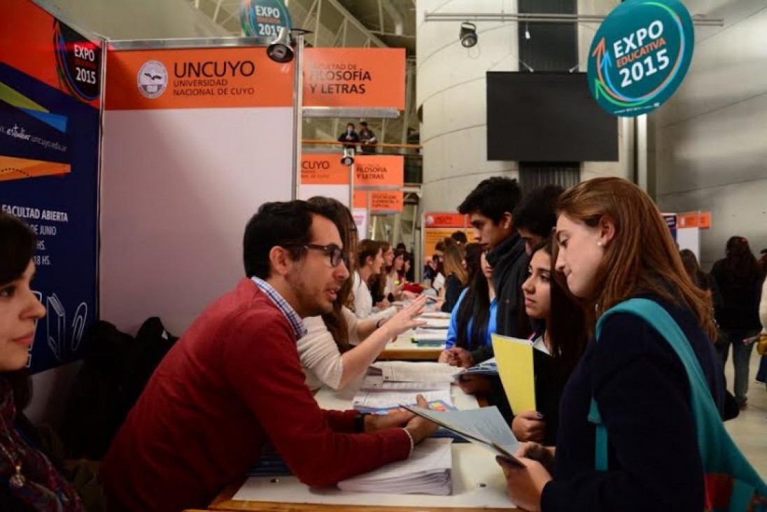 imagen Comenzó la exposición de carreras de la UNCuyo, UTN e Institutos de Educación Superior de la DGE