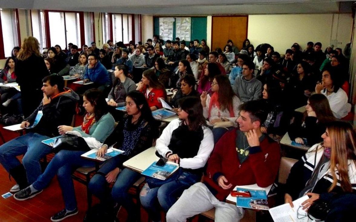 imagen La FFyL abre sus puertas a futuros estudiantes: miércoles 04 de julio