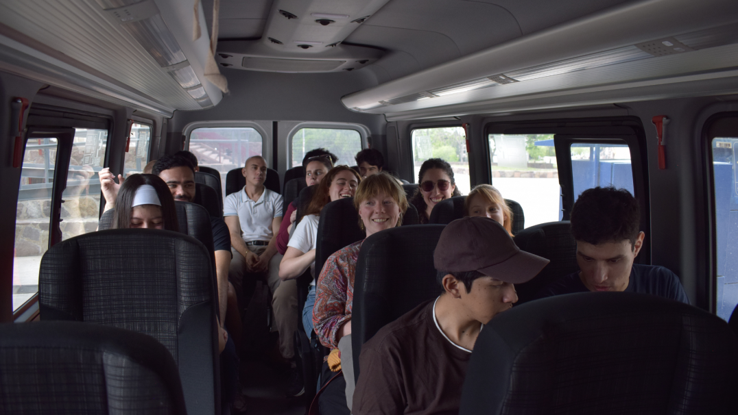 imagen FFyL en territorio: Estudiantes de intercambio realizaron una actividad intercultural en una escuela secundaria de Lavalle