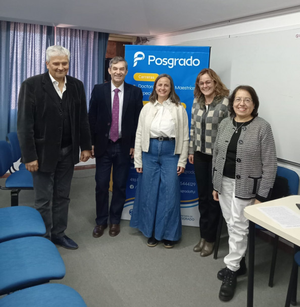 imagen Defensa de tesis de la Prof. María Lorena BURLOT