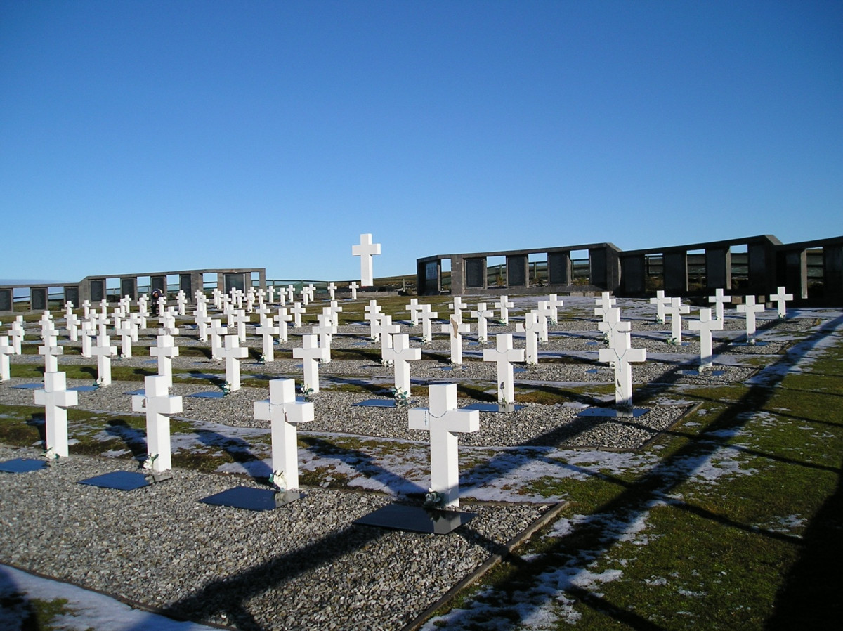 imagen Conferencia "Duelos extraordinarios: Experiencias de familiares de detenidos desaparecidos y caídos en la Guerra de Malvinas frente a la muerte violenta"