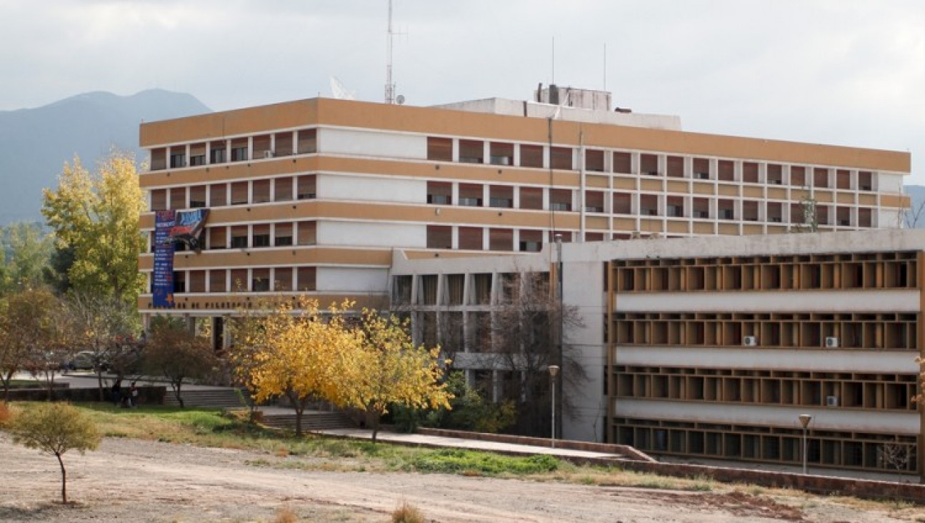 imagen Llamado a "Contratación directa": adquisición de equipos informáticos para la Facultad