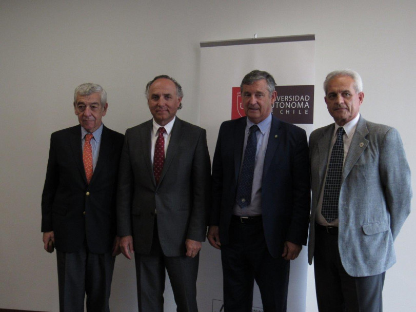 imagen   De izquierda a derecha José Octavio Bordón , Teodoro Ribera, Daniel Pizzi, y Adolfo Omar Cueto. Gentileza Universidad Autónoma de Chile.