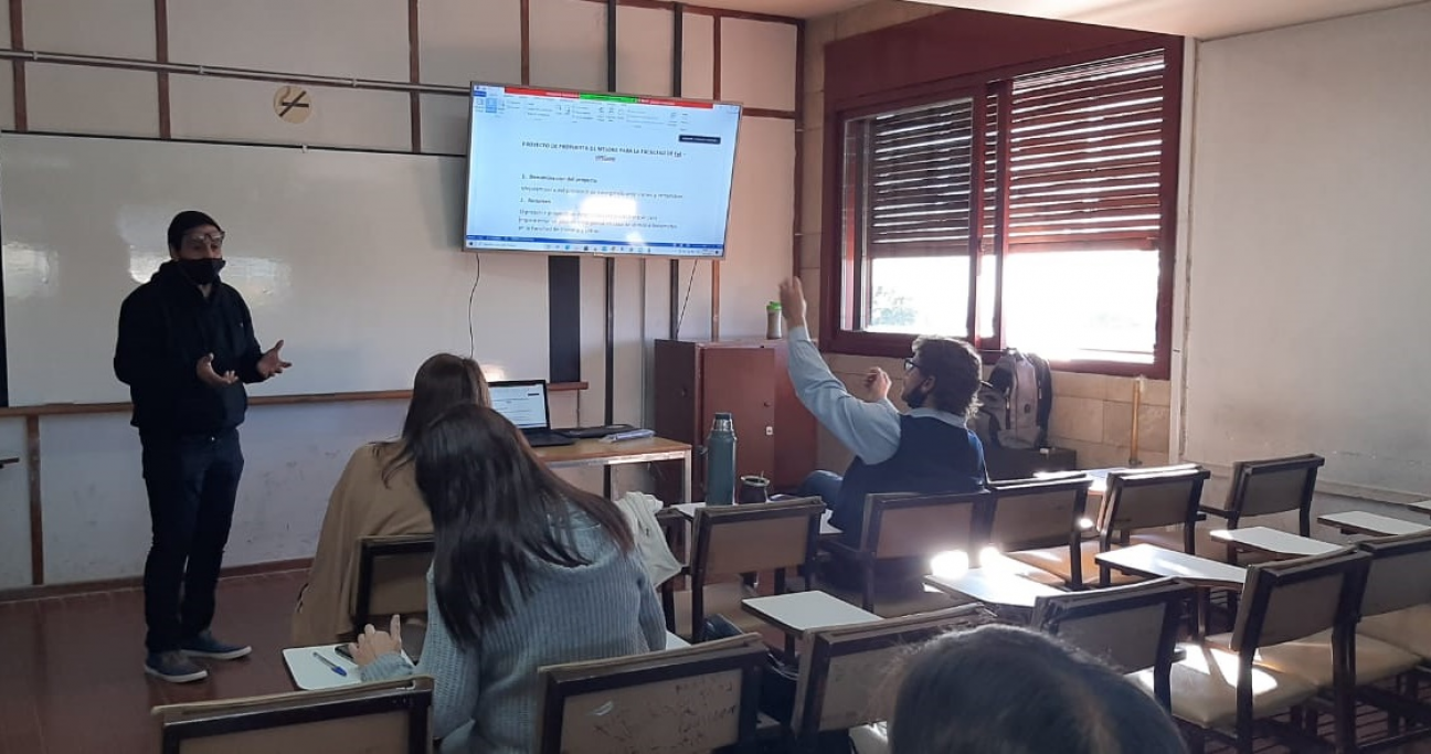 imagen Personal No Docente de la Facultad presentó propuestas de mejora para sus áreas en el marco de una exitosa capacitación