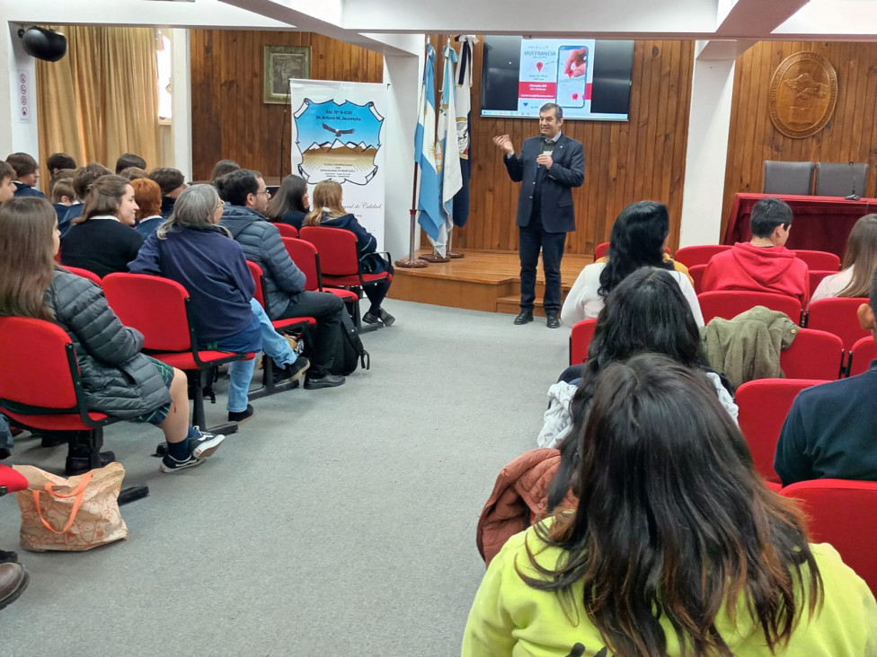 imagen Se realizó una nueva Jornada "Viví Francia en la Facultad de Filosofía y Letras"