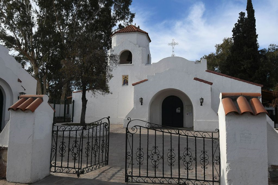 imagen Frente de la iglesia Nuestra Señora del Perpetuo Socorro ubicada en Chacras de Coria en el departamento de Lujan de Cuyo